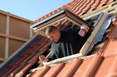 Pose de fenêtres de toit Velux au Mené